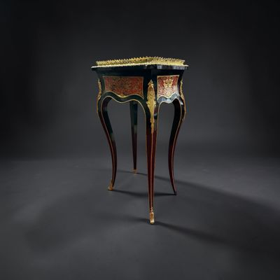 France, vers 190 0 Petite table formant jardinière de style …