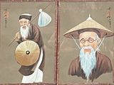 quatre photos de vieillards portant un chapeau et une barbe, sur la façade d'un immeuble
