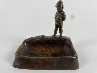 Peter TERESZCZUK (1875-1963) Cendrier en bronze représentant…