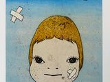 une photo d'un tableau représentant une petite fille avec des pansements sur le visage