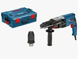 Marteau perforateur Bosch avec une boîte à outils et un tournevis sur fond blanc