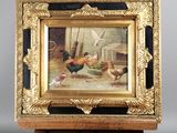 une peinture à l'huile représentant des poulets, posée sur un chevalet, sur un fond gris