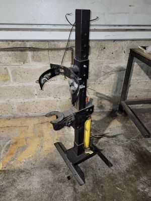 Lot comprenant : 1 compresseur de ressort d'amortisseur, - Photo 1