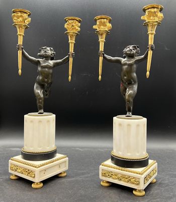 paire de bougeoirs anciens en bronze et marbre sur socles