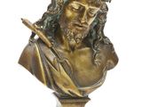 buste en bronze de Jésus tenant une épée sur fond blanc