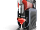 un distributeur de boissons contenant une boisson