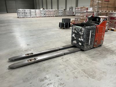 Chariot à batterie FENWICK T25SP, fourches longues, n° WAX131YO1276. - Photo 1