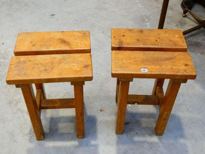 Paire de tabourets dans le goût du brutalisme en bois résine… - Photo 1