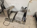 a machine that is sitting on the floor in a room