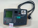 une image représentant une calculatrice posée sur une table
