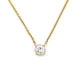un pendentif en diamant suspendu à une chaîne en or sur fond blanc
