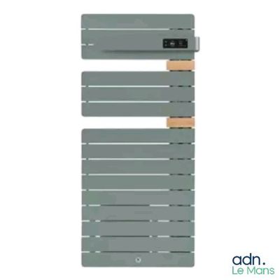 une photo d'un téléphone portable fixé au mur