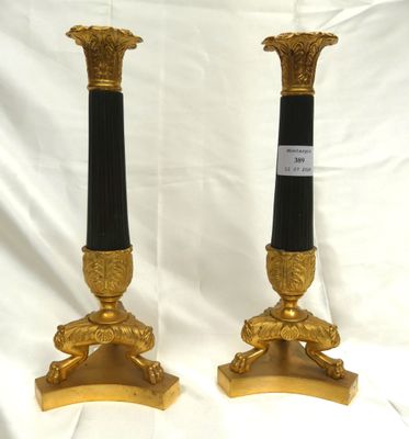 Paire de FLAMBEAUX en bronze doré à fût cannelé reposant sur…