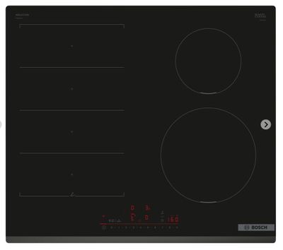 une table de cuisson à induction noire avec trois brûleurs sur fond blanc