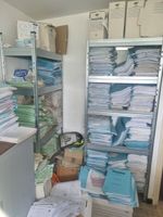 Mobilier de bureau comprenant 6 armoires basses, 3 chaises e… (photo 4)