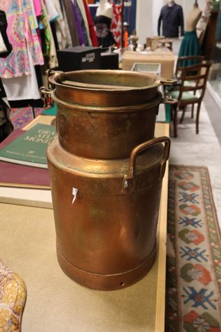 Pot à lait en cuivre (percé)
