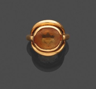 une bague en or et citrine, signée Van Cleef