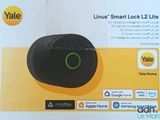 La boîte est ouverte pour montrer le contenu du Smart Lock Lite.