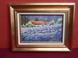 tableau représentant un champ de lavande, dans un cadre doré, accroché à un mur rouge