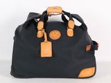 sac de voyage en toile noire et cuir, avec des anses en cuir beige