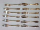 a lot of forks that are sitting on a table
