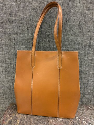 LANCEL : sac à main en en cuir rigide cognac traces aux pliures, ...