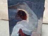 une peinture à l'huile représentant une femme vêtue d'un châle blanc, assise sur une chaise