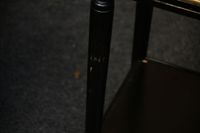 Paire de tables de nuit en bois laqué noir ouvrant par deux … (photo 2)