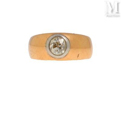 une image représentant une bague en or sertie d'un diamant