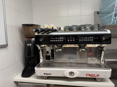 a coffee machine sitting on top of a counter in a kitchen