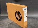 un gros plan d'une boîte sur laquelle figure le logo HP