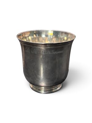 coupe à vin plaquée argent avec une inscription gravée sur le bord