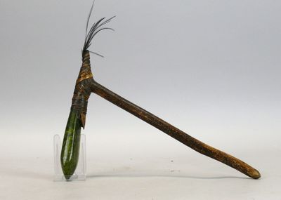 Herminette à manche de bois et ligatures de vannerie à patin…