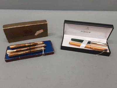 PARKER WINDSOR. Ensemble de 5 stylos comprenant : 2 stylos p…