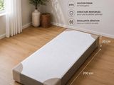 la taille d'un matelas dans une chambre avec un parquet