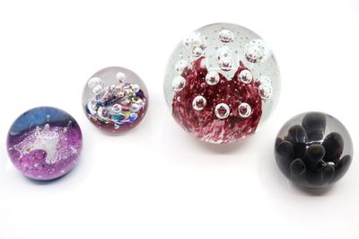 Ensemble de quatre sulfures presse-papier modernes. - Photo 1