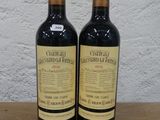 deux bouteilles de vin posées sur une table en bois