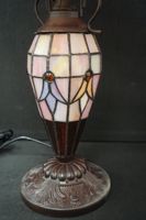 Jolie lampe de table de style Tiffany - dans des tons roses … (photo 3)