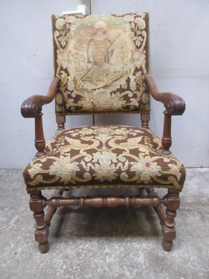 Fauteuil en hêtre tourné et sculpté, garni de tapisserie - S…