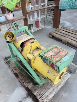 a machine that is sitting on top of a pallet