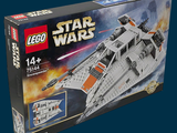 une boîte contenant des sets Lego Star Wars sur fond bleu