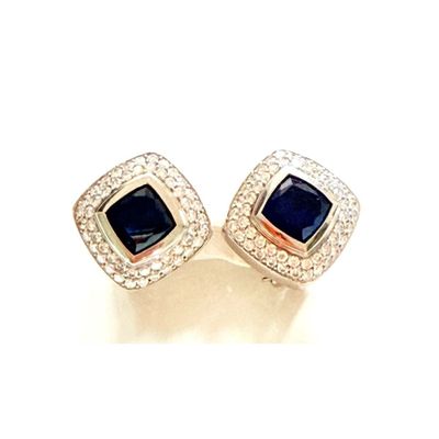 paire de boucles d'oreilles à clous en saphir et diamants