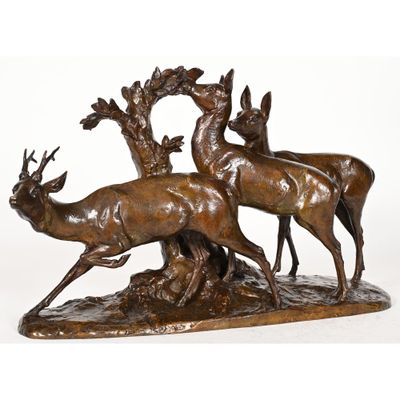 une image représentant une sculpture en bronze représentant un groupe de cerfs sur un rocher