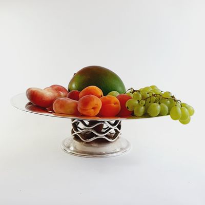 a plate of fruit that is sitting on a table