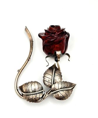 a rose that is sitting on top of a metal object