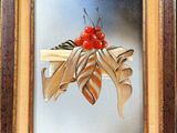 une peinture à l'huile représentant des cerises et des feuilles, dans un cadre en bois