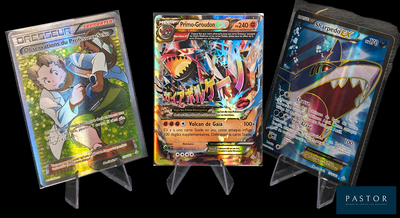 Trois types différents de cartes Pokémon sont représentés sur un fond noir