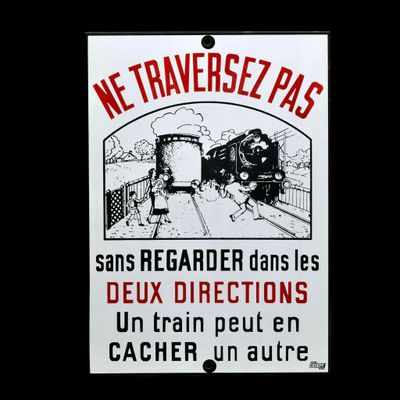 une affiche en noir et blanc représentant un train