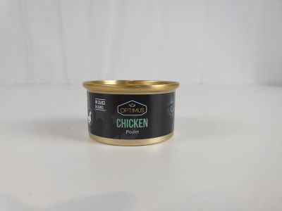 une petite boîte de poulet sur fond blanc
