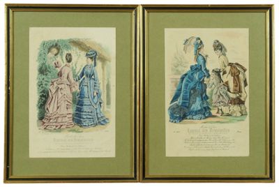 deux gravures encadrées représentant des dames en robe et chapeau